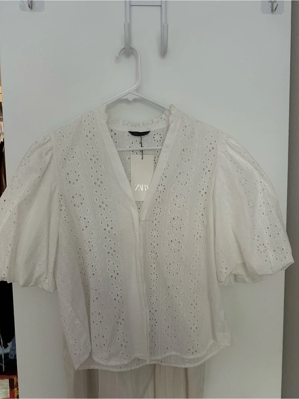 ZARA White Eyelet Puff Sleeve V-Neck Blouse